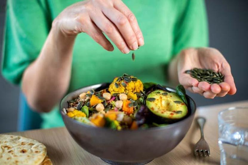 Uzman isimden vegan beslenme uyarısı: B12 eksikliğini artırdı