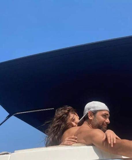 Neslihan Atagül ve Kadir Doğuludan yıl dönümü kutlaması