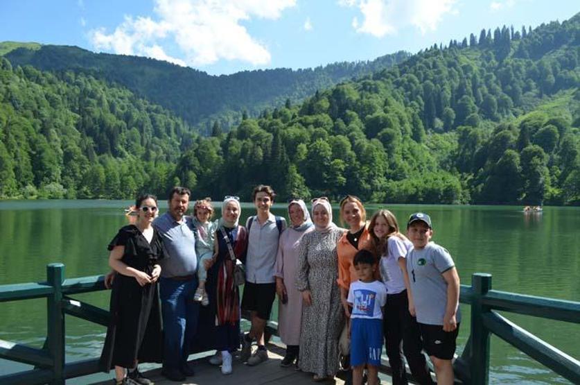 Türkiyenin saklı cenneti Borçka Karagöl ziyaretçilerini ağırlıyor