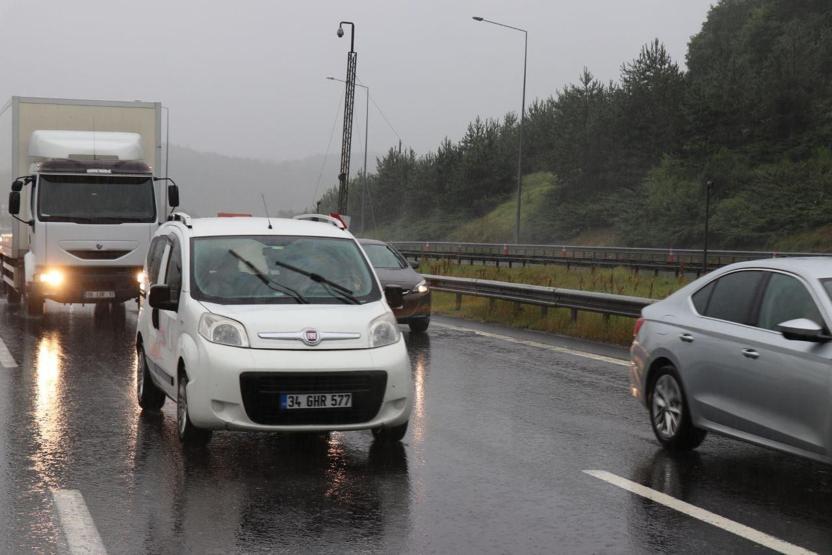 Sağanak etkisini artırdı Bolu Dağı Tüneli ulaşıma kapatıldı