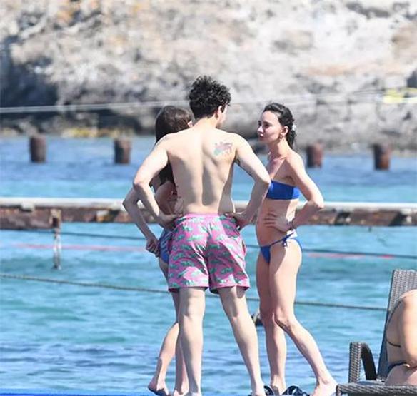Hande Ataizi ve genç sevgilisi Dinç Aydoğdu tatil sezonunu açtı