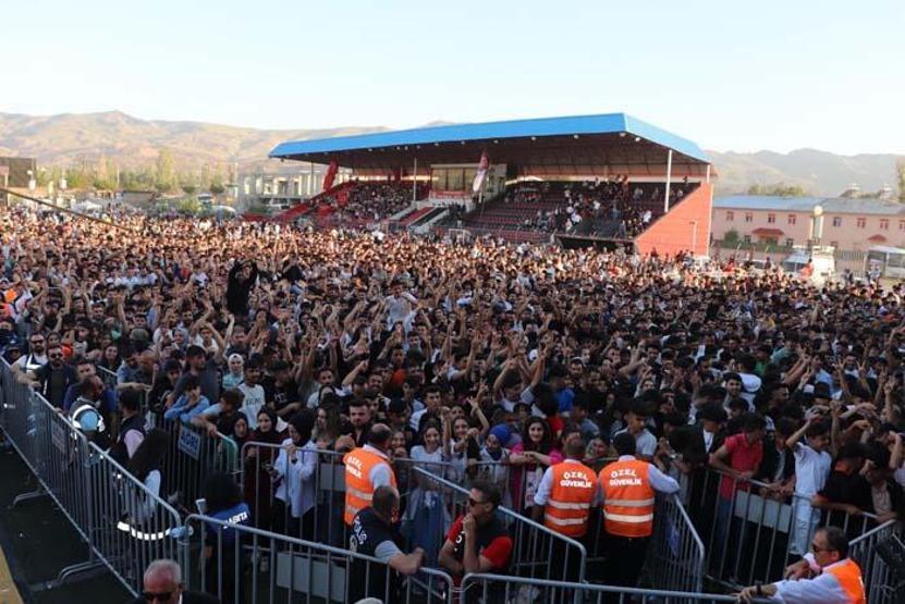Ağrı Dağı Müzik Festivalinde Mustafa Sandal, Zara ve Kadr konseri