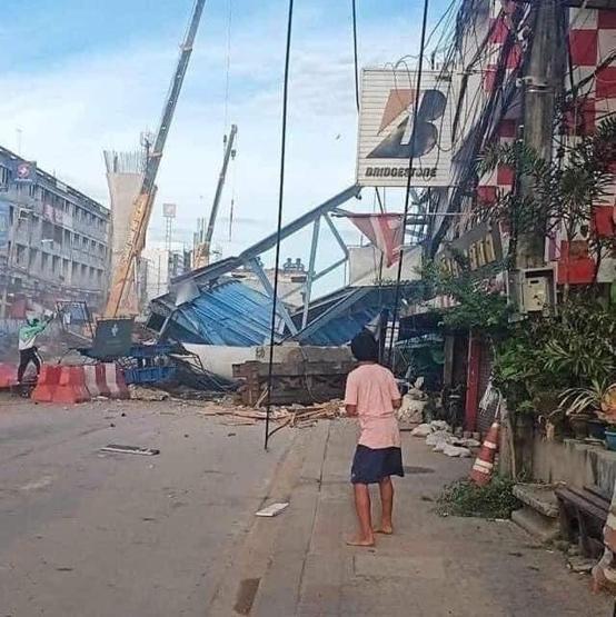 Taylandda üst yol inşaatı çöktü: 2 ölü, 13 yaralı