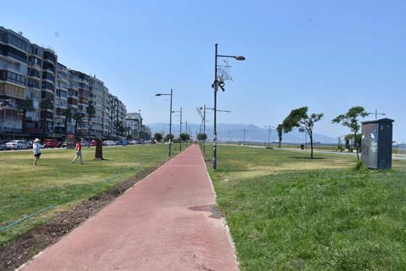 Sıcaklık uyarısı yapılan İzmirde, Kordon boş kaldı