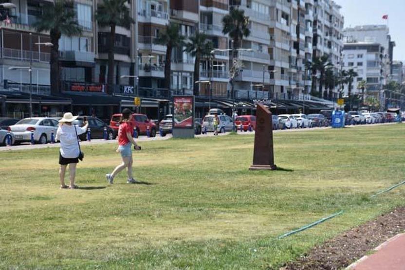 Sıcaklık uyarısı yapılan İzmirde, Kordon boş kaldı
