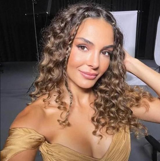 Ebru Şahinden makyajsız tatil paylaşımı