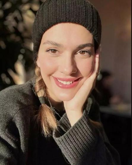 Bergüzar Korel yoğun iş temposunun ardından tatilde