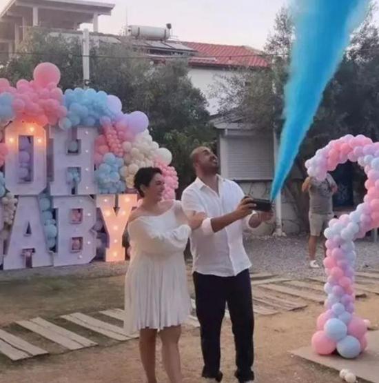 Ezgi Mola ile Mustafa Aksakallı bebeklerinin cinsiyetini açıkladı