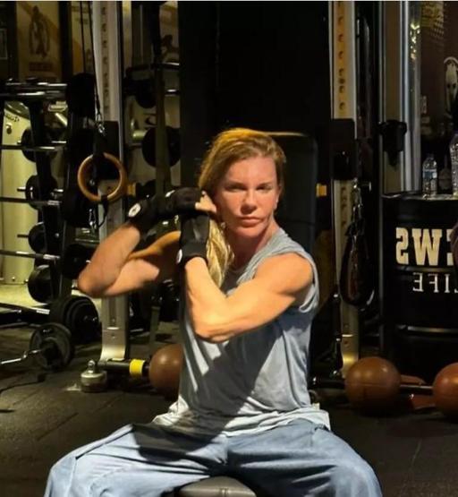 Biricik Sudenden eleştirilere yanıt: Sizin için sanatçı; benim 44 yıllık arkadaşım, dostum, kardeşim...