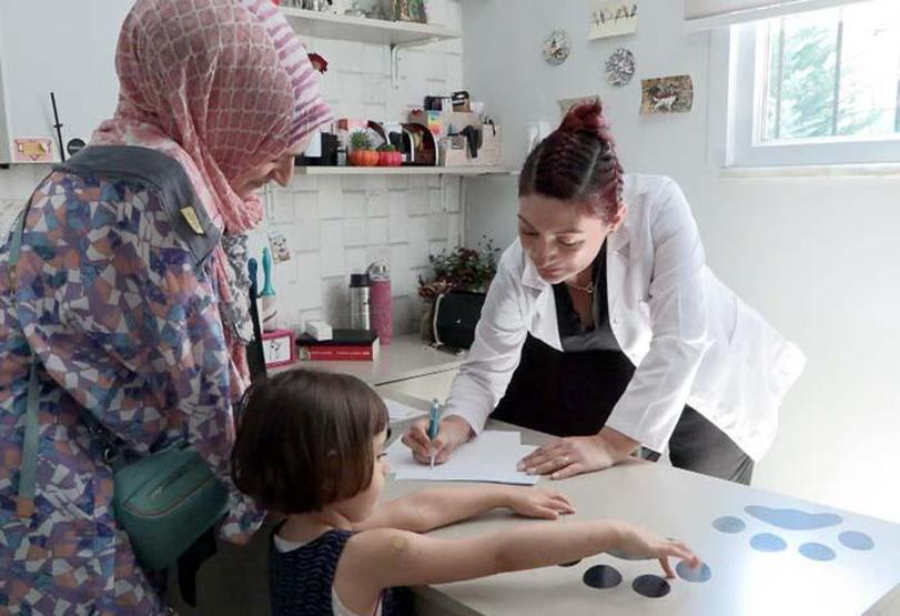 Kızamık vakaları İstanbulda bu bölgelerde arttı Kızamık geçiren çocukta beyin iltihabı riski Uzmanı uyardı: Okullar açılınca bulaş daha da artacak