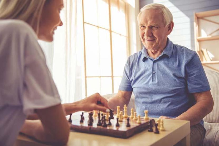 Sağlıklı beslenme ve hareketli yaşam kadar önemli Aileyle yenilen yemekler Alzheimerdan koruyor
