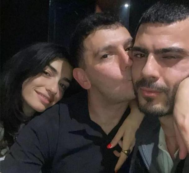 Hazar Ergüçlü ile Kutay Soyocaktan mutluluk pozu
