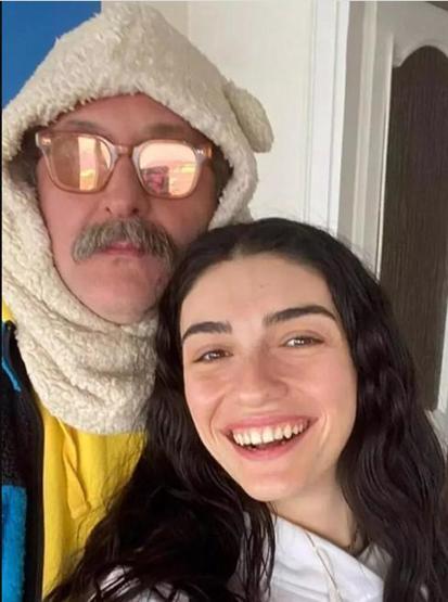 Hazar Ergüçlü ile Kutay Soyocaktan mutluluk pozu