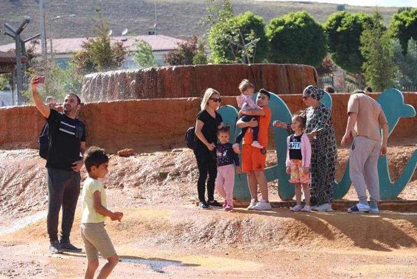 Pamukkalenin kardeşi Altınkale ziyaretçi akınına uğruyor