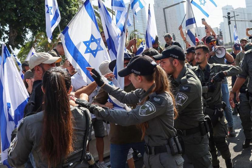 İsrailde binlerce protestocu yine sokaklarda