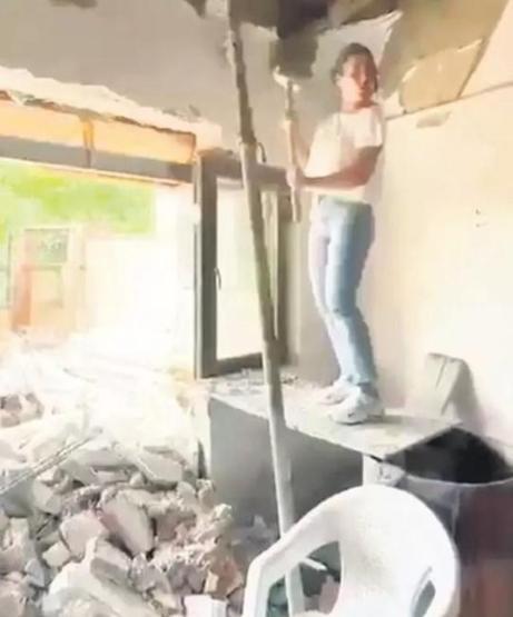 Zehra Çilingiroğlu şantiyede ter döktü Eline balyoz alıp duvar kırdı