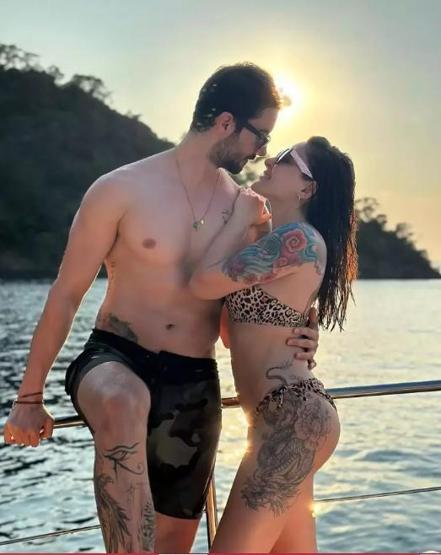 Melek Mosso tatilde aşka geldi