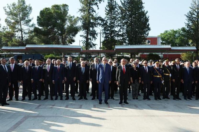 Cumhurbaşkanı Erdoğan, Lefkoşa Atatürk Anıtı’nı ziyaret etti