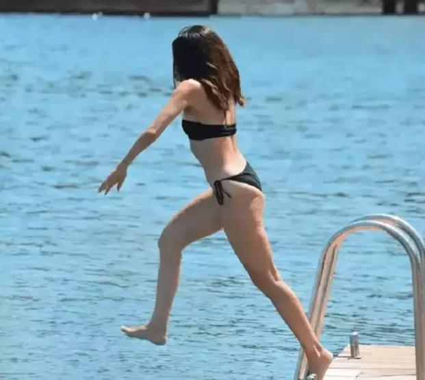 Üstsüz pozlarıyla gündem olan Nesrin Cavadzade eve kapanıp ağlamış