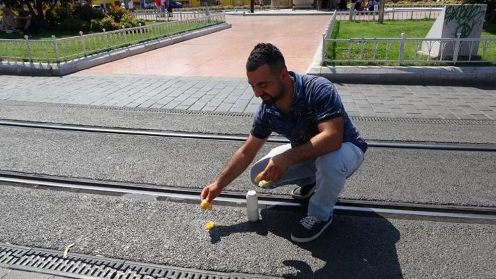 İstanbulda hava sıcaklığı 38 dereceyi gördü Asfaltta yumurta pişirip yedi