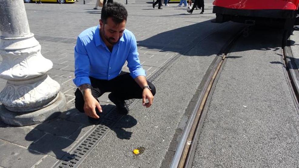 İstanbulda hava sıcaklığı 38 dereceyi gördü Asfaltta yumurta pişirip yedi