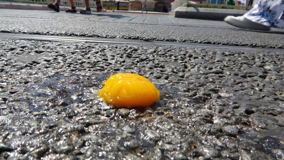 İstanbulda hava sıcaklığı 38 dereceyi gördü Asfaltta yumurta pişirip yedi
