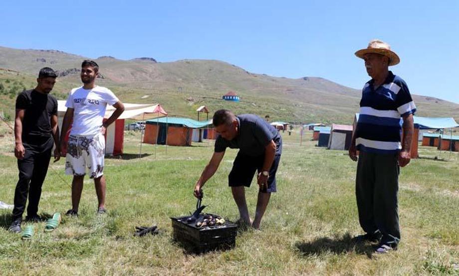 2 bin 200 metredeki yaylada çadır tatili