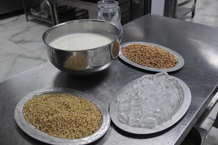 Şanlıurfada yaz sıcaklarının vazgeçilmez lezzeti: Lebeni çorbası