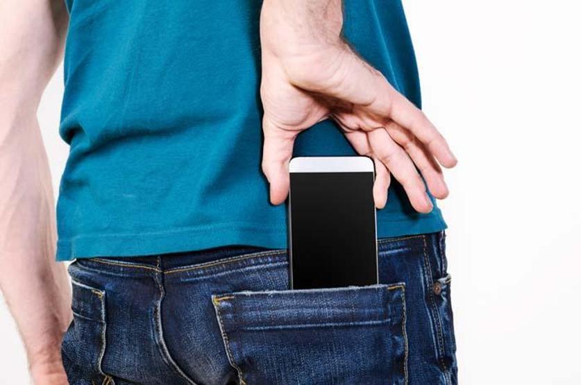 Çoğu kişi bu hatayı yapıyor Cep telefonunuzu sakın cebinizde taşımayın... Bakın neye sebep oluyor