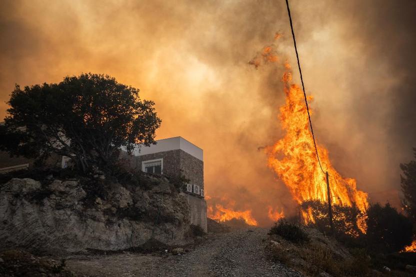 Rodos’ta yangın OHAL’i
