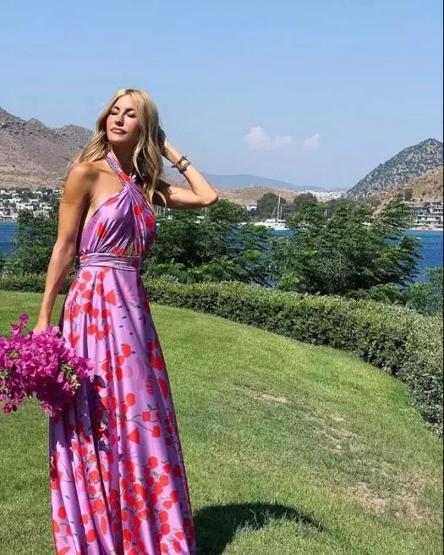 Çağla Şıkel buz dolu fıçıya girdi