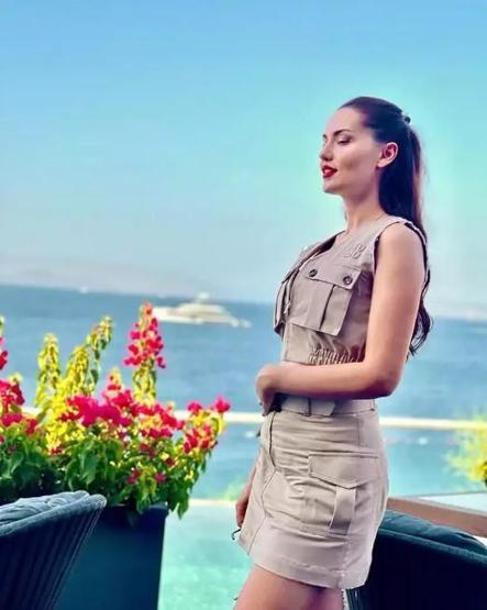 Fahriye Evcenin fit hali göz kamaştırdı