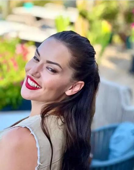 Fahriye Evcenin fit hali göz kamaştırdı