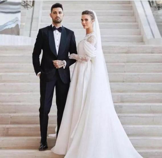 Yasemin Şefkatliden şezlong pozu