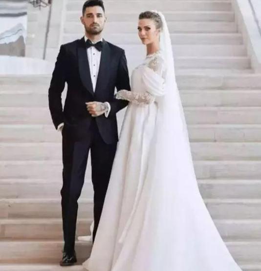 İkiz beklediği söyleniyordu Yasemin Şefkatliden şezlong pozu