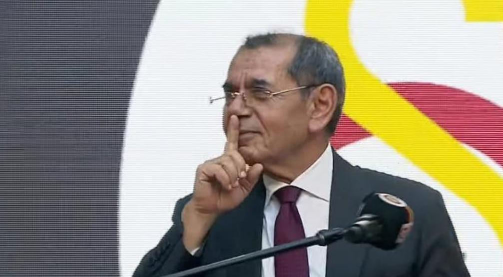 Galatasarayda yeni transferler için imza töreni düzenlendi Fenerbahçeye gönderme