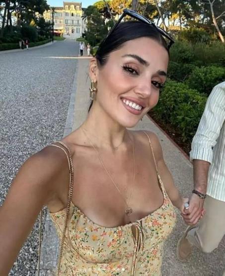 Hande Erçel ile Hakan Sabancı aşka geldi