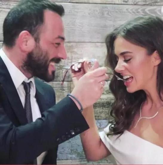 Bensu Soralın kalabalık Bodrum tatili