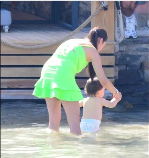 Bensu Soralın kalabalık Bodrum tatili