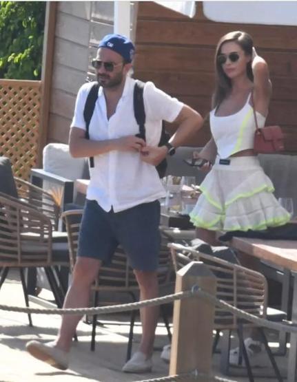 Bensu Soralın kalabalık Bodrum tatili