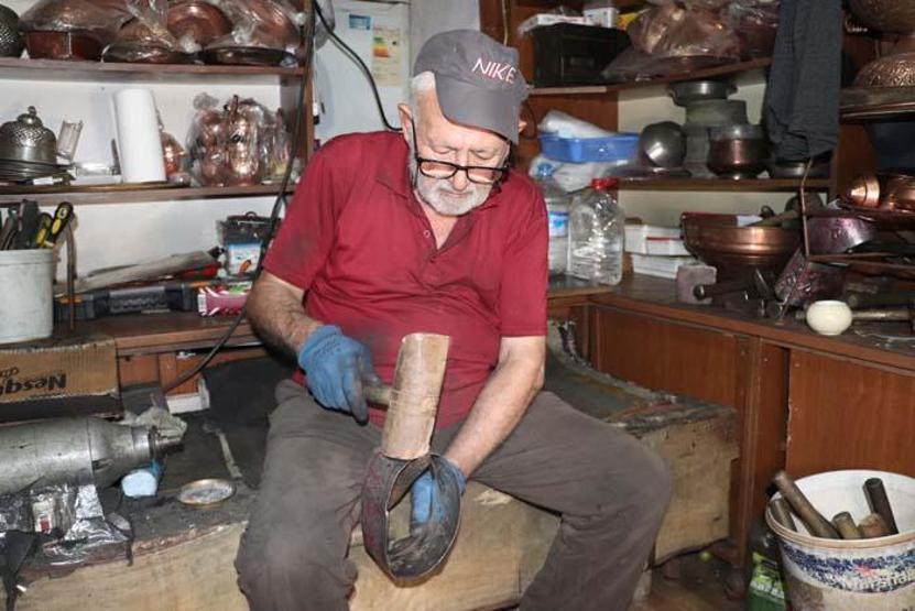 Babasından devraldığı mesleği devredecek çırak bulamıyor