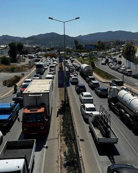 Bodrumda su isale hattı patladı, cadde suyla doldu