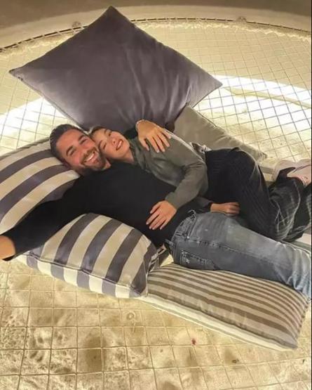 Neslihan Atagül ve Kadir Doğulu aşk tatilinde