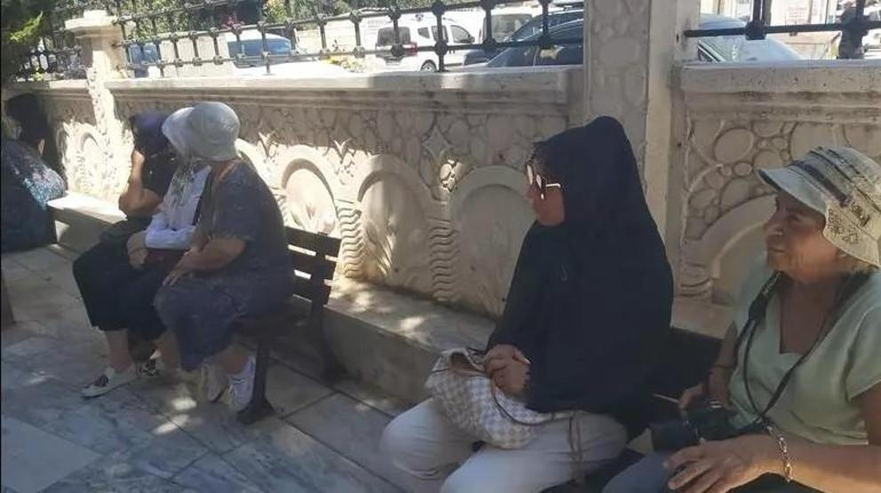 Asenanın babası hayatını kaybetti Cenazede gözyaşlarına boğuldu