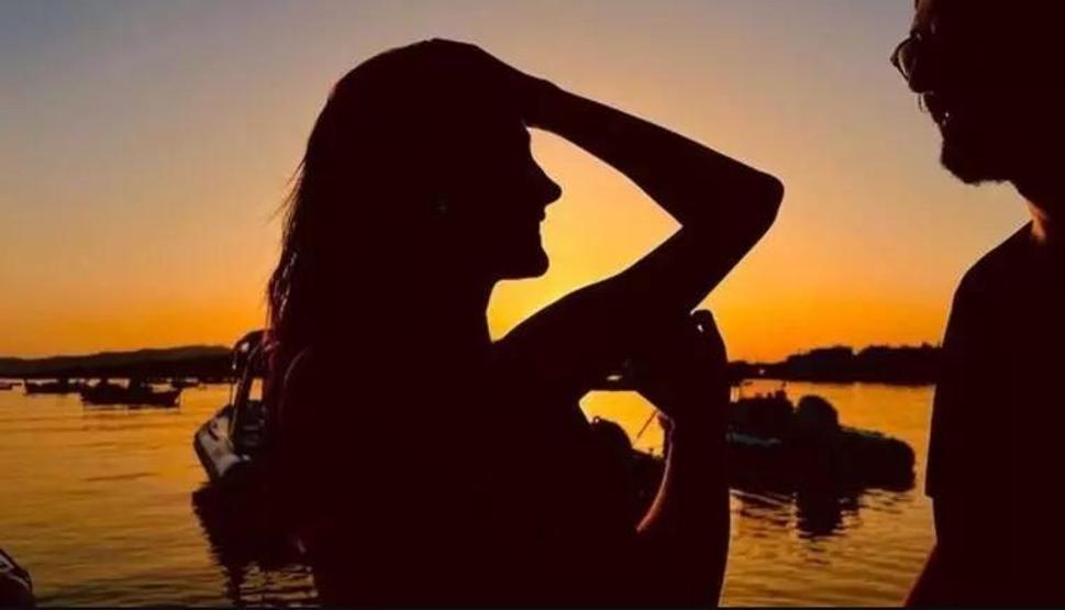 Alina Bozun uçakta keyfini kaçıran olay