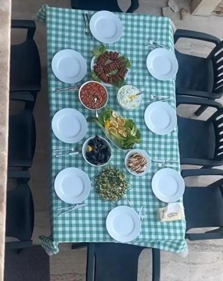 Çağla Şıkel her gün bu manzaraya uyanıyor... Yazlıkçılık kazanacak
