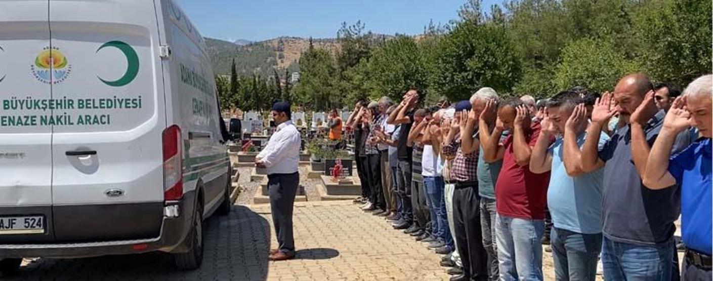 Deprem sonrası ulaşılamayan Yunus Emrenin Adana’da defnedildiği ortaya çıktı