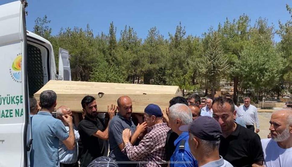 Deprem sonrası ulaşılamayan Yunus Emrenin Adana’da defnedildiği ortaya çıktı