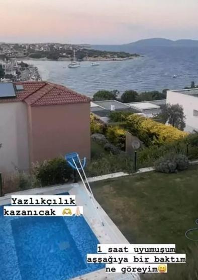 Çağla Şıkelin plaj şıklığı Denizde bile çok havalı