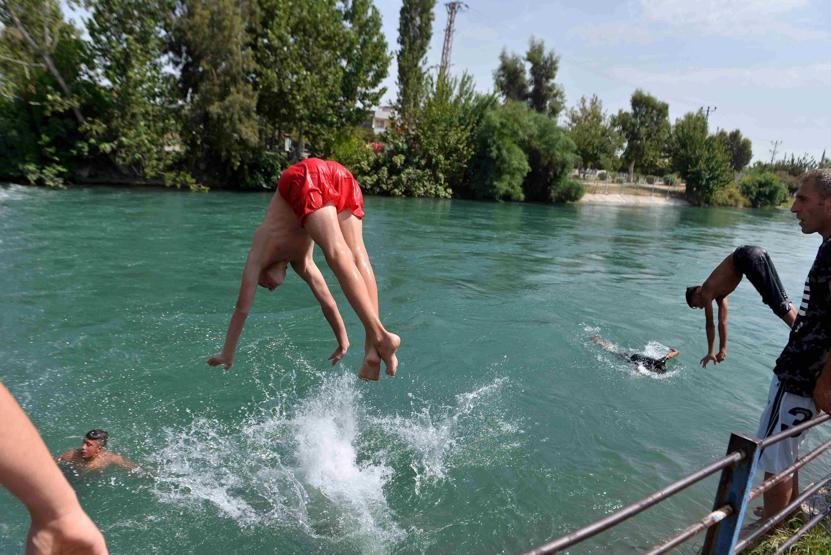 Adanada termometreler 54 dereceyi gösterdi: Sulama kanallarında tehlikeli serinlik